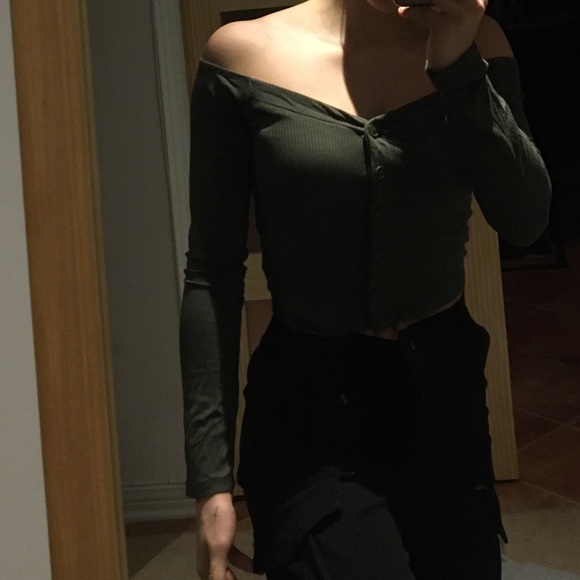 Off the shoulder shirt - Picture 2 of 2